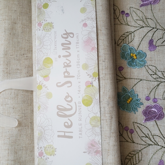 Table runner - Picture 2 of 6